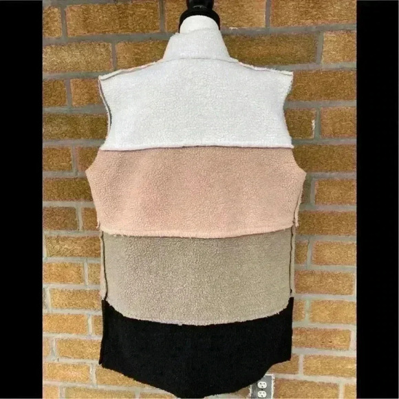 Leuname mar Faux Shearling Contrast
Vest medium - Picture 5 of 9